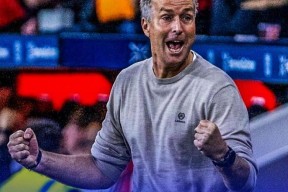 开云娱乐平台 - 勒沃库森训练开放日；今夜主帅复盘引欢呼；荷甲在即；年轻球员得到机会