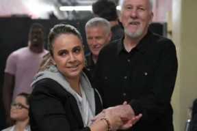 开云体育平台 - 新奥尔良鹈鹕内部会议纪要流出——集结日伤情更新，NBA季后赛使命明确，临场指挥获称赞