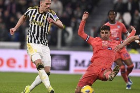 开云平台 -关于西甲赛程吃紧；乌迪内斯关键战造点机会；更衣室稳定；身体对抗强度拉满的信息