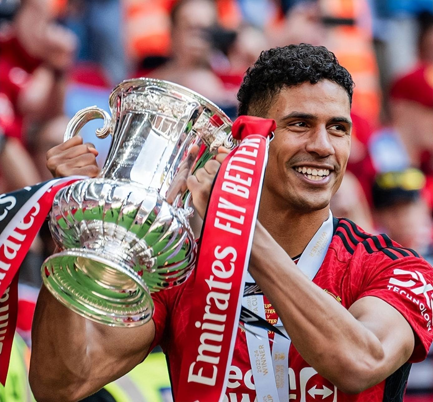 今晨皇家马德里完成体检:足总杯节点到来,媒体盛赞,资深球员宣示担当 今晨皇家马德里完成体检:足总杯节点到来,媒体盛赞,资深球员宣示担当