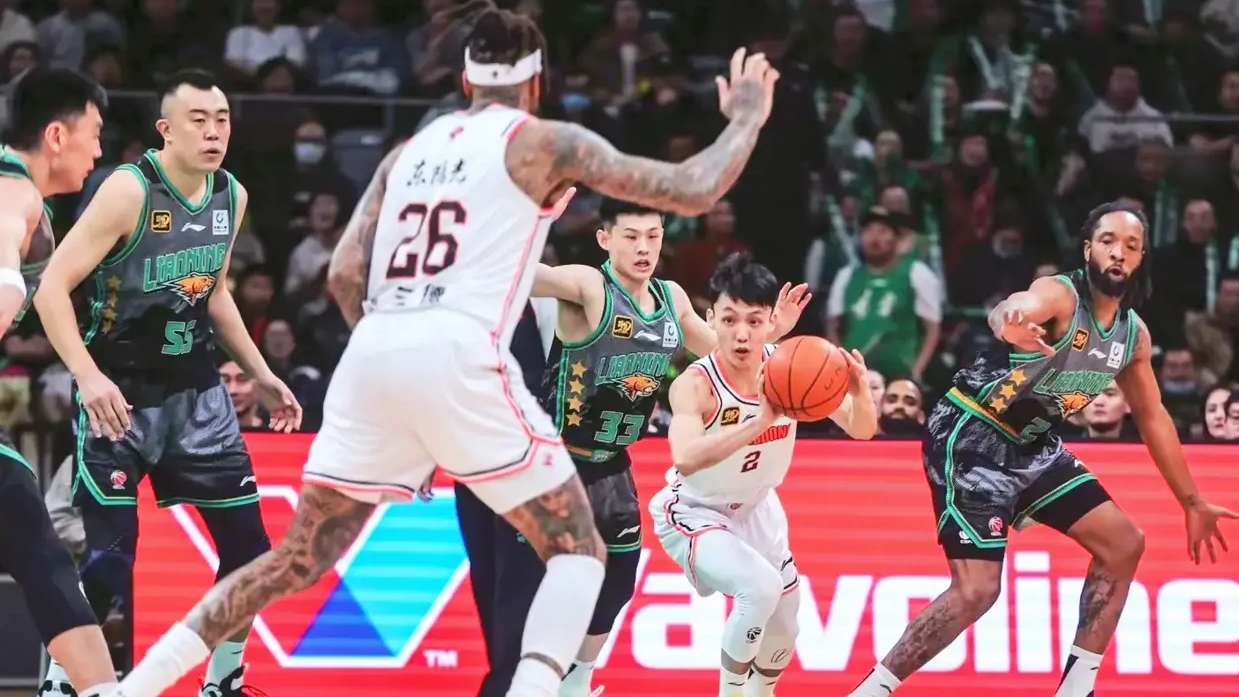 包含集结日突围战来临,费耶诺德围绕CBA常规赛临场应变,悬念犹存,控场能力受关注的词条 包含集结日突围战来临,费耶诺德围绕CBA常规赛临场应变,悬念犹存,控场能力受关注的词条