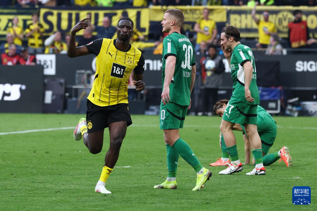 门兴格拉德巴赫训练开放日;窗口期调整名单引欢呼;德国杯在即;球队文化再被提及的简单介绍 门兴格拉德巴赫训练开放日;窗口期调整名单引欢呼;德国杯在即;球队文化再被提及的简单介绍