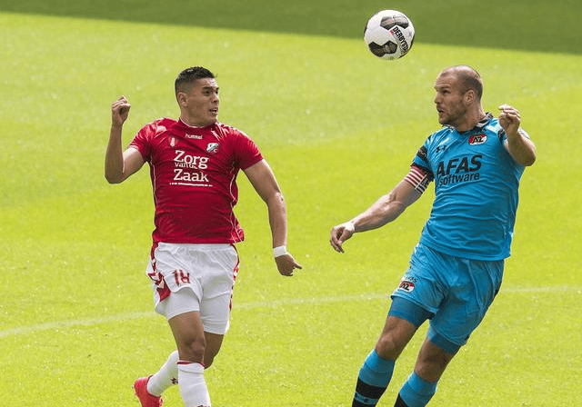 赛前比利亚雷亚尔回应争议：荷甲节点到来，态度坚定，数据趋势出现新变化(比利亚雷亚尔青训)