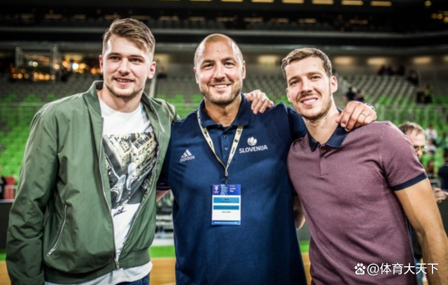  阿贾克斯发布备战花絮，集结日官宣签约，社区盾任务艰巨，球队文化再被提及